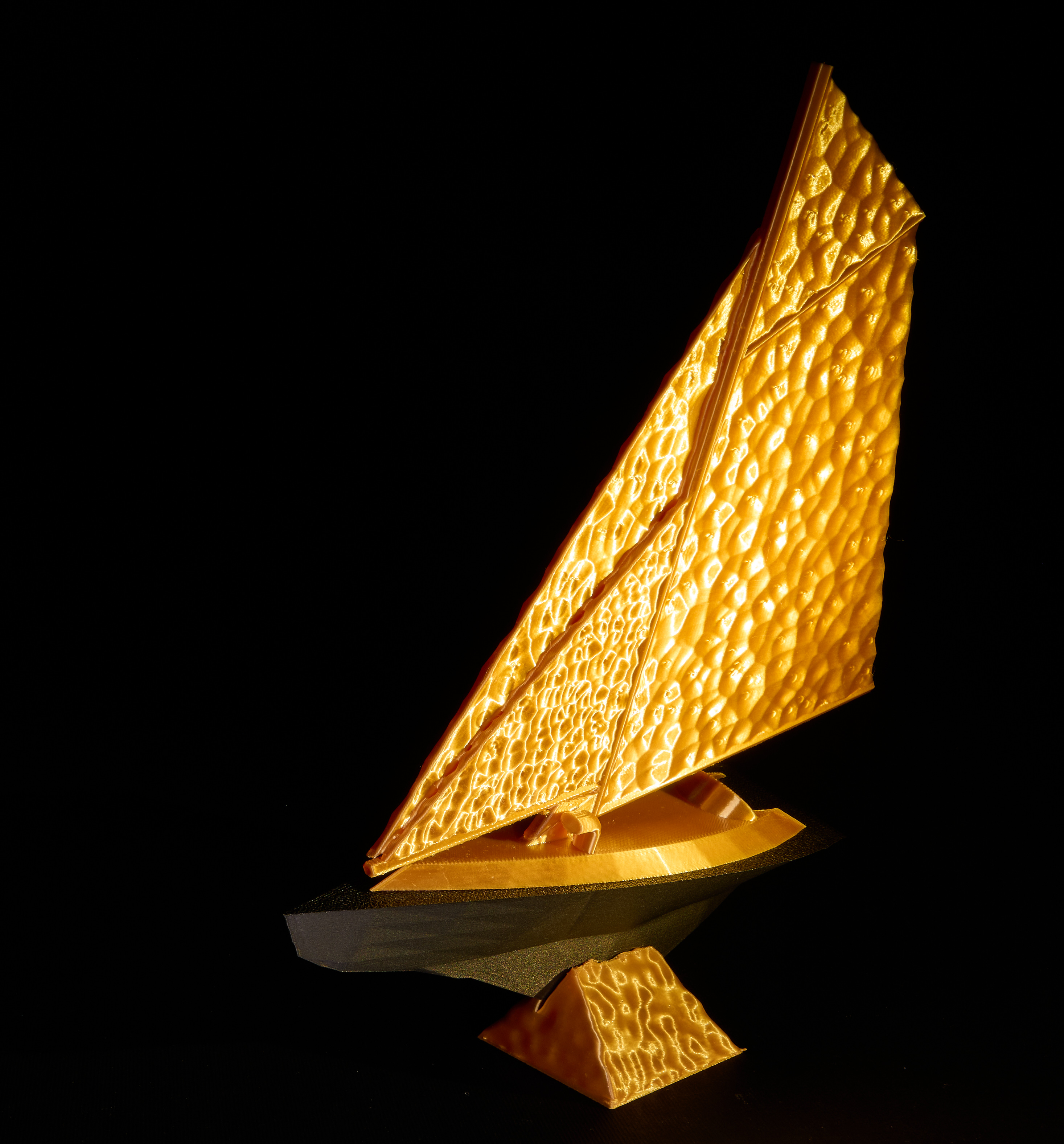 Minimal, gold variant detail 1